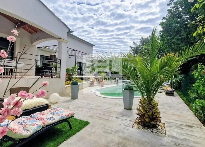 Casa de Férias Belle Contemporaine Avec Piscine *